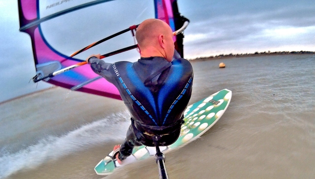 Tez Plavenieks windsurf testing teh SJ400 action cam 1